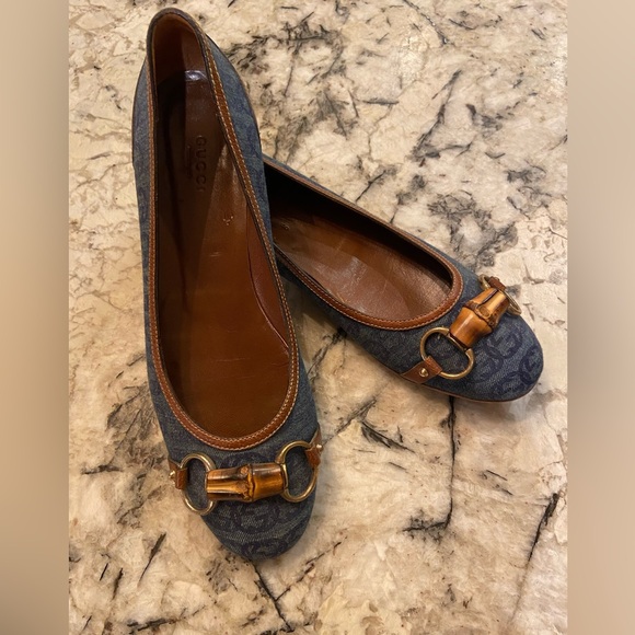 Gucci Logo-Printed Denim Ballet Flats With Bamboo Buckle - Picture 2 of 11
